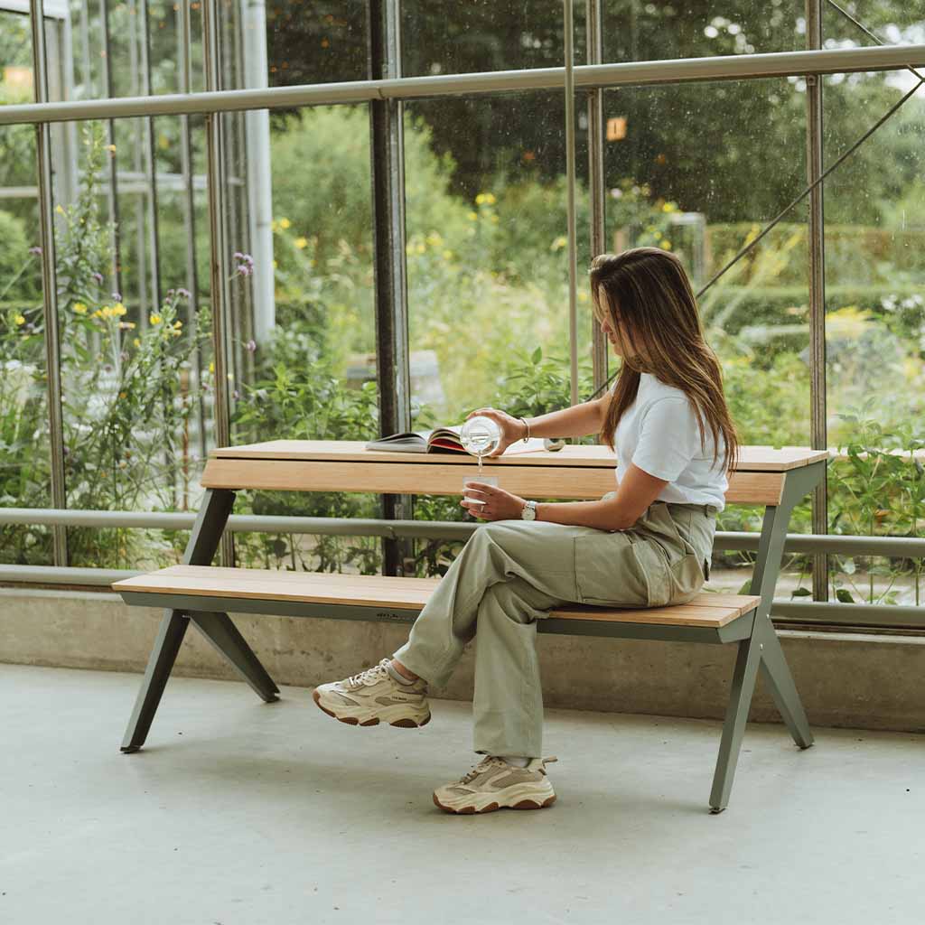 Gruen Tablebench im Cafe von Weltevree 3